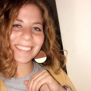 Meet your Posher, Courtney